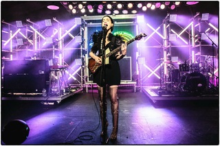St. Vincent feet photo thumbnail