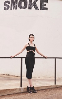 St. Vincent feet photo thumbnail