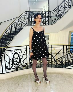 St. Vincent feet photo thumbnail