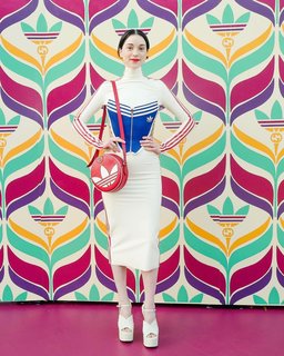 St. Vincent feet photo thumbnail