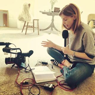 Stacey Dooley feet photo thumbnail