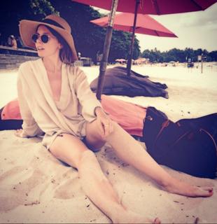 Stacey Dooley feet photo thumbnail