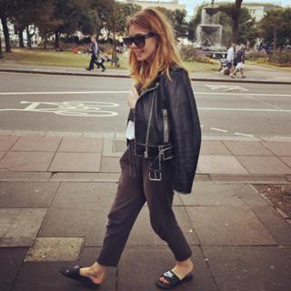 Stacey Dooley feet photo thumbnail