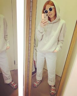 Stacey Dooley feet photo thumbnail