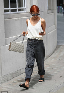 Stacey Dooley feet photo thumbnail