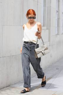 Stacey Dooley feet photo thumbnail