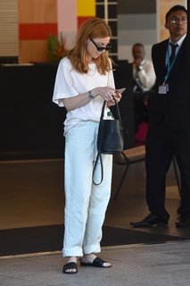 Stacey Dooley feet photo thumbnail