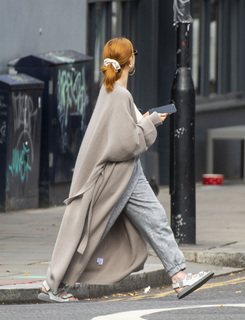 Stacey Dooley feet photo thumbnail