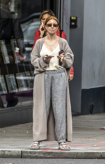 Stacey Dooley feet photo thumbnail