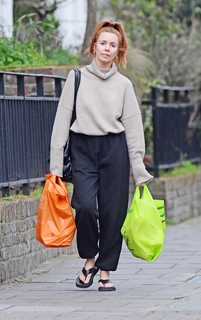 Stacey Dooley feet photo thumbnail