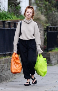 Stacey Dooley feet photo thumbnail