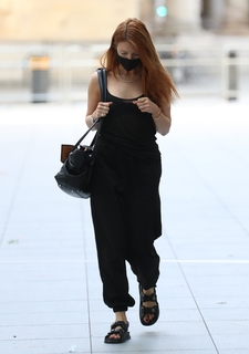 Stacey Dooley feet photo thumbnail