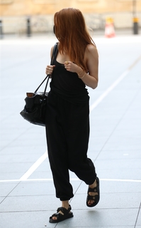 Stacey Dooley feet photo thumbnail