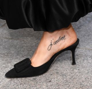 Stacey Dooley feet photo thumbnail