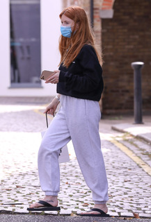 Stacey Dooley feet photo thumbnail