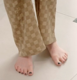 Stacey Dooley feet photo thumbnail