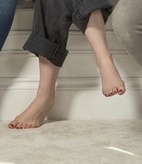 Stacey Dooley feet photo thumbnail