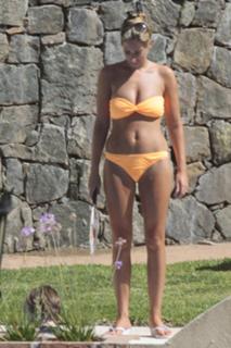 Stacey Solomon feet photo thumbnail