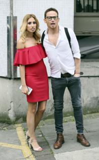 Stacey Solomon feet photo thumbnail