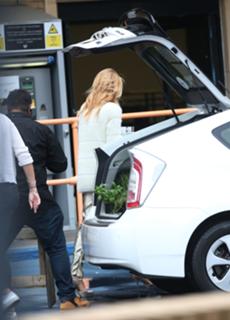 Stacey Solomon feet photo thumbnail