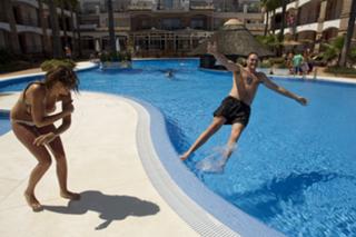 Stacey Solomon feet photo thumbnail