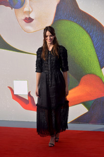 Stacy Martin feet photo thumbnail