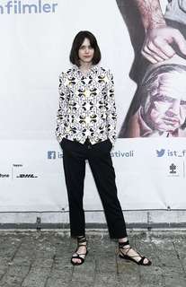 Stacy Martin feet photo thumbnail