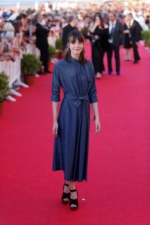 Stacy Martin feet photo thumbnail