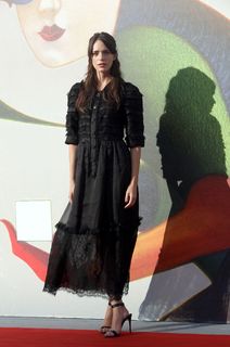 Stacy Martin feet photo thumbnail