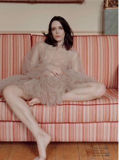 Stacy Martin feet photo thumbnail