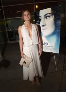 Stana Katic feet photo thumbnail