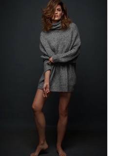 Stana Katic feet photo thumbnail
