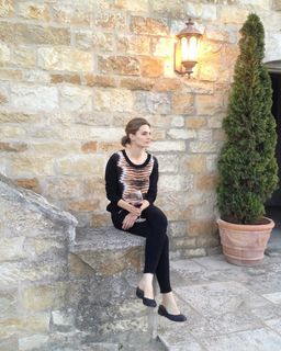 Stana Katic feet photo thumbnail