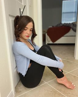 Staryuuki feet photo thumbnail