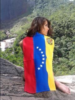 Stefania Fernandez feet photo 9