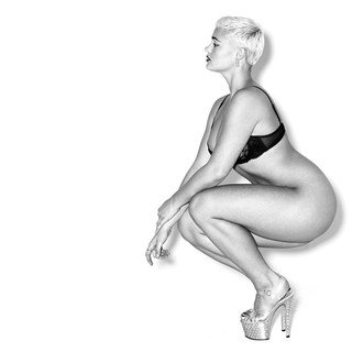 Stefania Ferrario feet photo 1