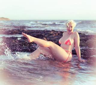 Stefania Ferrario feet photo 6