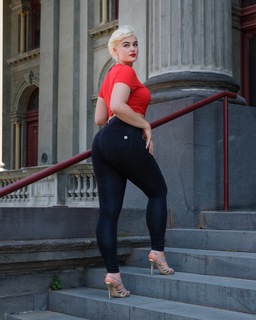 Stefania Ferrario feet photo 6