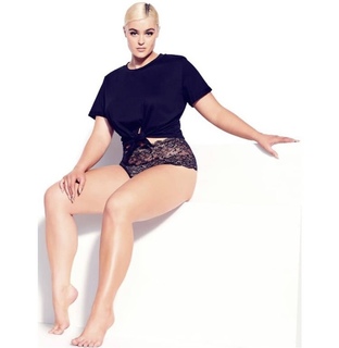 Stefania Ferrario feet photo 14
