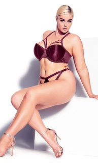 Stefania Ferrario feet photo 9