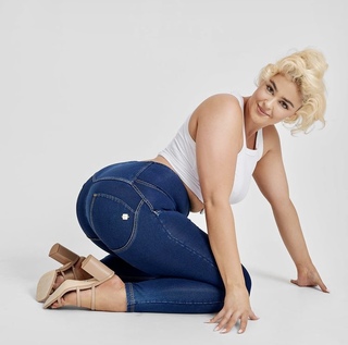 Stefania Ferrario feet photo 7