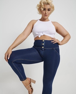 Stefania Ferrario feet photo 4
