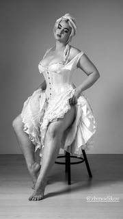 Stefania Ferrario feet photo 2
