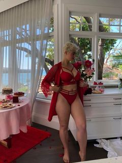Stefania Ferrario feet photo 8
