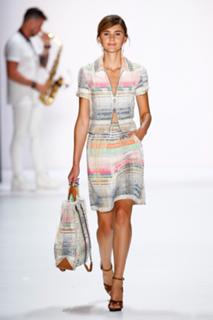 Stefanie Giesinger feet photo thumbnail