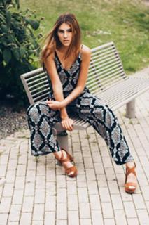 Stefanie Giesinger feet photo thumbnail