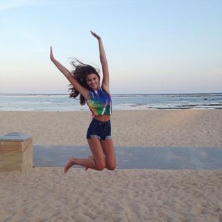 Stefanie Giesinger feet photo thumbnail