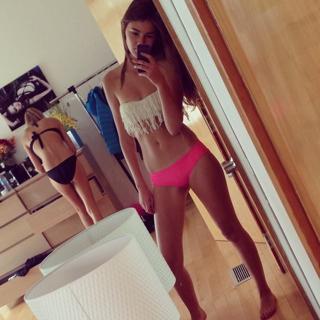 Stefanie Giesinger feet photo thumbnail