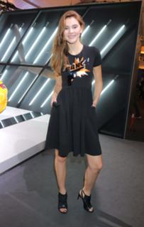 Stefanie Giesinger feet photo thumbnail