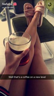 Stefanie Giesinger feet photo thumbnail